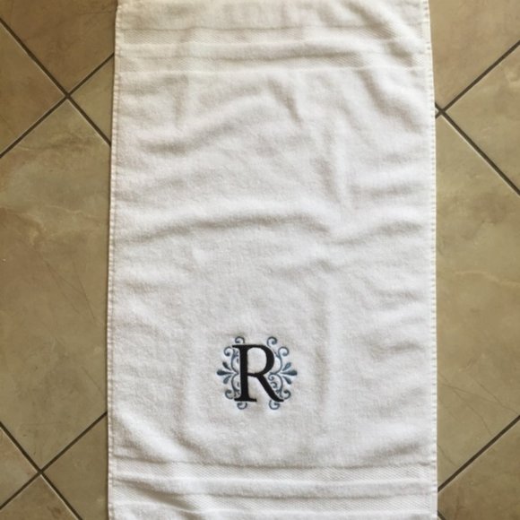 Monogram embroidered hand towel - Custom initial hand towel - PICK YOUR LETTER - Picture 7 of 9